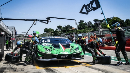 Un pit-stop a Imola per la Lamborghini Huracán di Bortolotti