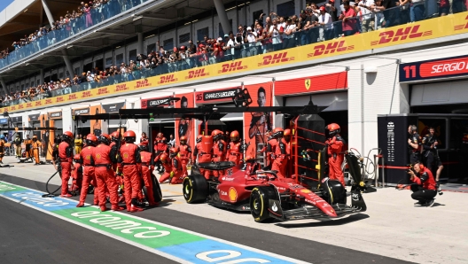 (FILES) In this file photo taken on June 19, 2022 Ferrari's Monegasque driver Charles Leclerc stops in the pit during the Canada Formula 1 Grand Prix at Circuit Gilles-Villeneuve in Montreal. - Charles Leclerc left the Circuit Gilles Villeneuve in defiant mood after Sundays Canadian Grand Prix and insisted that he can overhaul Max Verstappen to win this years world championship. (Photo by Jim WATSON / POOL / AFP)