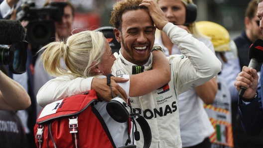 Lewis Hamilton con Angela Cullen