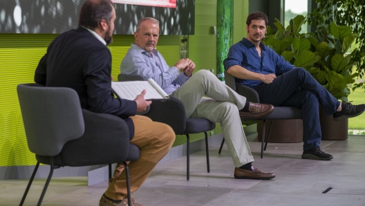 Fabrizio Longo, Direttore di Audi Italia, sul palco assieme al regista  e Gabriele Mainetti e al moderatore Michele Dalai