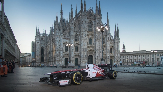 La C42 in piazza Duomo a Milano