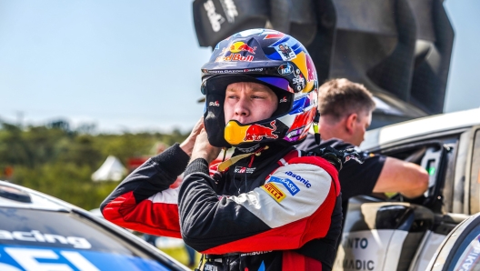 Kalle Rovanpera conduce il Rally Safari Kenya per oltre 20" sul compagno di squadra Evans