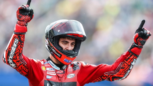 epa10035068 Francesco Bagnaia of Italy of the Ducati Lenovo Team wins the MotoGP race of the Motorcycling Grand Prix of the Netherlands at the TT circuit of Assen, Netherlands, 26 June 2022.  EPA/Vincent Jannink