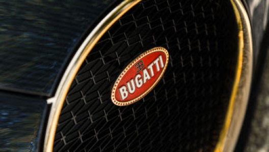 Il celebre Macaron Bugatti rifinito in oro