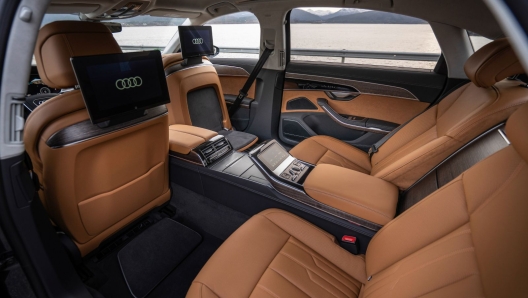 audi a8 l interni