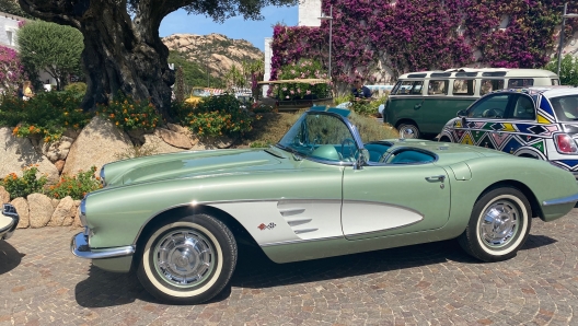 La Corvette C1 bicolore Cascade Green e bianco del 1960