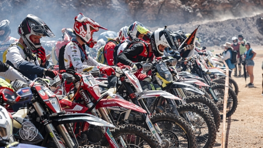 I piloti impegnati nel Mondiale Hard Enduro (foto credit Future7Media / Red Bull Content Pool)