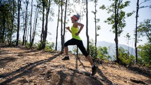 Correre in salita per aumentare la forza muscolare