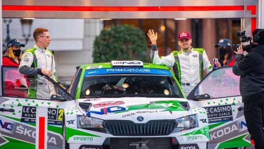 Nikolay Gryazin, 24 anni (a destra), impegnato nel Wrc2 (foto @nikolay_gryazin)