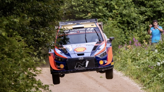 Neuville è quarto con la sua Hyundai dopo la terza giornata