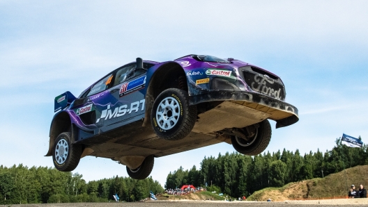 Uno spettacolare salto di Gus Greensmith su Ford Puma. RedBullContentPool