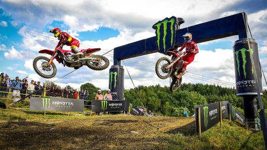 Tim Gajser (Honda) e Jorge Prado (Gas Gas) in azione