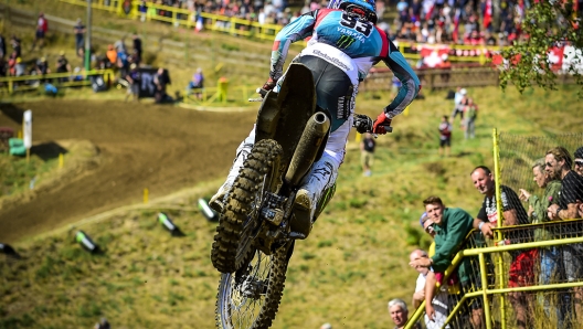 Jago Geerts (Yamaha) si riprende la tabella rossa MX2