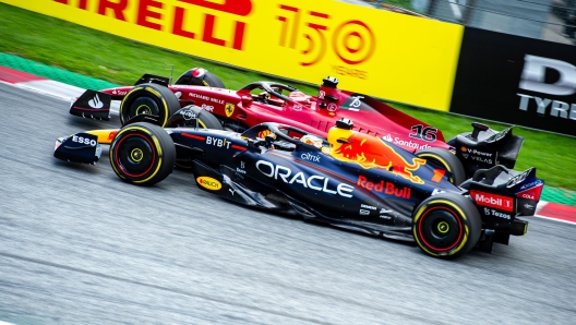 Sempre più emozionante il testa a testa Verstappen-Leclerc