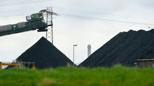 (FILES) In this file photo taken on April 05, 2022 the storage site of hard coal for the coal-fired power plant of the German energy supplier Steag is pictured in Duisburg, western Germany. - Germany took emergency measures on June 19, 2022 to secure its energy supply in the face of recent drops in Russian gas deliveries, including a "bitter" use of the most polluting energy, coal. (Photo by Ina FASSBENDER / AFP)