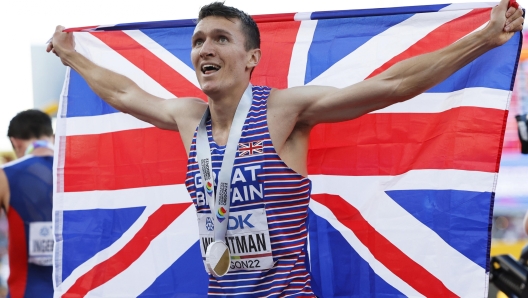 epa10080968 Jake Wightman of Britain celebrates after winning the men's 1,500m final at the World Athletics Championships Oregon22 at Hayward Field in Eugene, Oregon, USA, 19 July 2022.  EPA/John G. Mabanglo