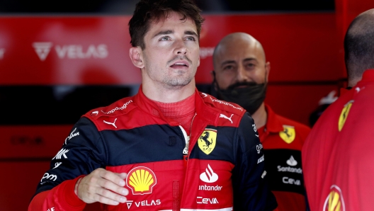 epa10086331 Monaco's Formula One driver Charles Leclerc of Scuderia Ferrari in the pit lane during the first practice session of the Formula One Grand Prix of France in Le Castellet, France, 22 July 2022.  EPA/SEBASTIEN NOGIER