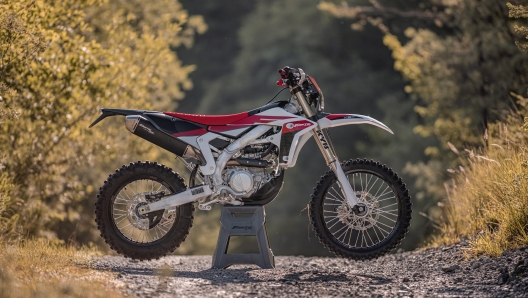 XEF250 e XEF450 condividono la stessa base tecnica, a partire dal telaio in alluminio