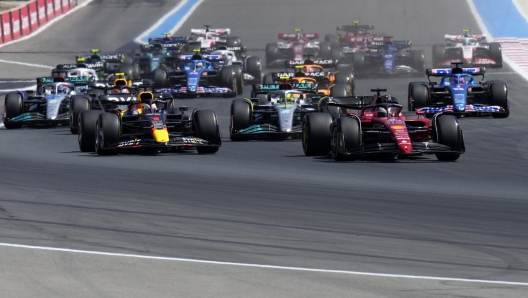 Ferrari driver Charles Leclerc of Monaco leads at the start and followed by Red Bull driver Max Verstappen of the Netherlands and Mercedes driver Lewis Hamilton of Britain during the French Formula One Grand Prix at Paul Ricard racetrack in Le Castellet, southern France, Sunday, July 24, 2022. (AP Photo/Manu Fernandez)