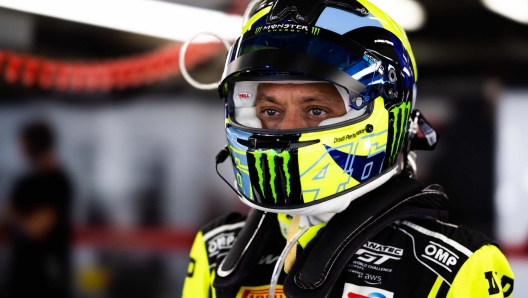 Valentino Rossi nel box del team Wrt a Spa: il pesarese debutta nella corsa belga con l'Audi R8 numero 46