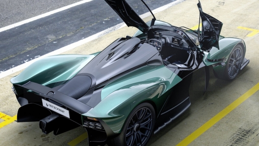 La nuova Aston Martin Valkyrie Spider 2022