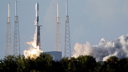 A SpaceX Falcon 9 rocket, with the Korea Pathfinder Lunar Orbiter, or KPLO, lifts off from launch complex 40 at the Cape Canaveral Space Force Station in Cape Canaveral, Fla., Thursday, Aug. 4, 2022. (AP Photo/John Raoux)