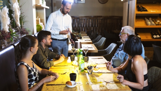 Il patron di Dispensa Franciacorta racconta la bollicina al tavolo