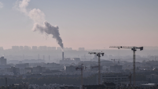 (FILES) In this file photo taken on October 15, 2021 shows a haze of pollution over Lyon, south-eastern France. - Despite a drop in emissions due to Covid curbs, nearly all of EU city dwellers   were exposed to air pollution levels over recommended limits in 2020, a report said on April 1, 2022. (Photo by PHILIPPE DESMAZES / AFP)