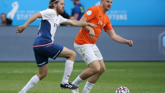 epa10136596 German Formula One driver Sebastian Vettel (L) in action against Austrian former soccer player Martin Hinteregger (R) during the Champions for Charity soccer match in Frankfurt, Germany, 24 August 2022. The match is held in honor of former Formula 1 driver Michael Schumacher.  EPA/RONALD WITTEK