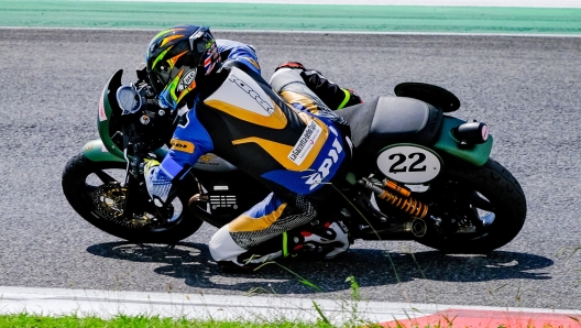 Moto Guzzi V7 850, ottima in percorrenza al Mugello