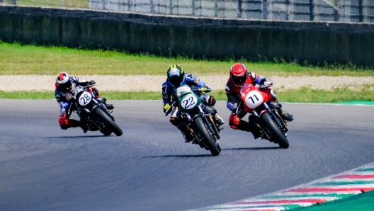 Guzzi Fast Endurance 2022, la passione corre al Mugello