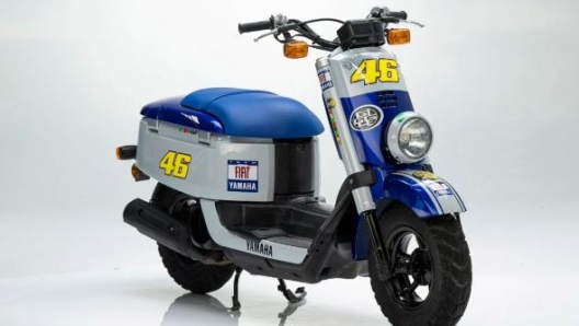 Lo scooter con cui Valentino Rossi girava nel paddock tra il 2008 e il 2009 (foto liveauctioneers.com)