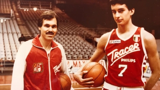 Un giovanissimo Pittis con il mito Mike D'Antoni