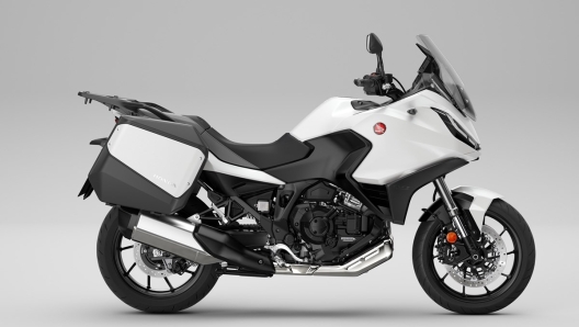 La Honda NT1100 in colorazione 'Pearl Glare White'