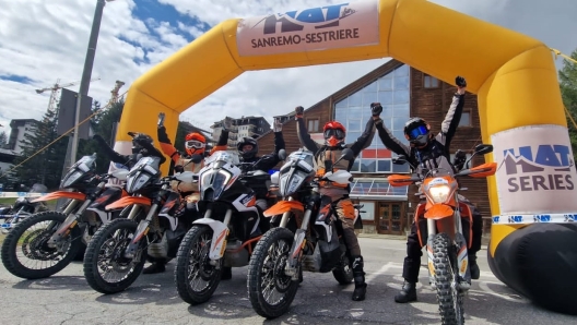 L'arrivo del team al Sestriere dopo 580 km di pura passione