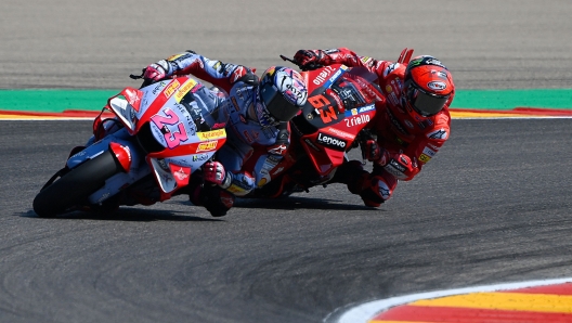 Ducati Gresini Italian rider Enea Bastianini (L) and Ducati Italian rider Francesco Bagnaia compete during the Moto Grand Prix GP of Aragon at the Motorland circuit in Alcaniz on September 18, 2022. (Photo by PIERRE-PHILIPPE MARCOU / AFP)