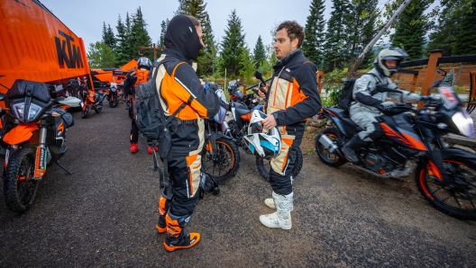 Acerbis, Dainese e Leatt tra gli indumenti tecnici utilizzati per la prova della Ktm 390 Adventure