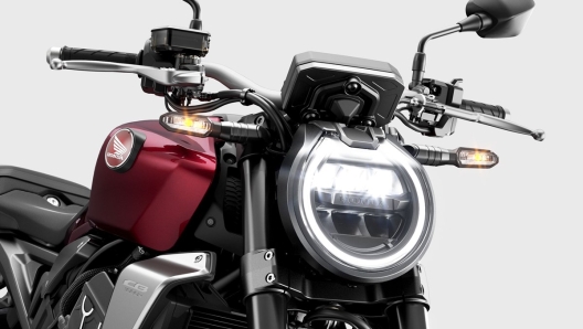 L'affabile sguardo "full-Led" della CB1000R