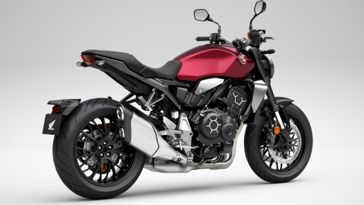 L'atletico profilo dell'aitante Honda CB1000R