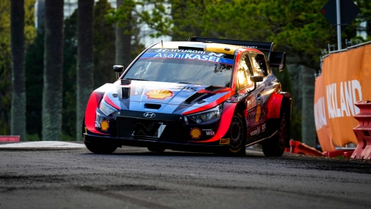 Estonia's Ott Tanak and co-driver Martin Jarveoja in their I20 N Rally 1 Hybrid during special stage 1 of the Rally New Zealand, the 11th round of the FIA World Rally Championship, in Auckland Domain on September 29, 2022. (Photo by John COWPLAND / AFP)