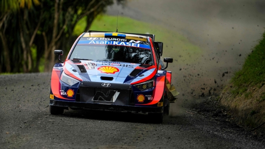 This picture taken on September 29, 2022, shows Sweden's Oliver Solberg and co-driver Elliott Edmondson driving their I20 N Rally 1 Hybrid during shakedown of the Rally New Zealand, the 11th round of the FIA World Rally Championship, in Helensville. (Photo by John COWPLAND / AFP)