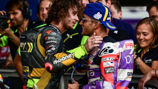 CORRECTION / Mooney VR46 Racing's Italian rider Marco Bezzecchi (L) celebrates coming in pole position as he greets Prima Pramac's Spanish rider Jorge Martin (R) who came in second in the qualifying session of the MotoGP Thailand Grand Prix at the Buriram International Circuit in Buriram on October 1, 2022. (Photo by MANAN VATSYAYANA / AFP) / The erroneous mention[s] appearing in the metadata of this photo by MANAN VATSYAYANA has been modified in AFP systems in the following manner: [Prima Pramac's Spanish rider Jorge Martin] instead of [Ducati Lenovo's Italian rider Francesco Bagnaia]. Please immediately remove the erroneous mention[s] from all your online services and delete it (them) from your servers. If you have been authorized by AFP to distribute it (them) to third parties, please ensure that the same actions are carried out by them. Failure to promptly comply with these instructions will entail liability on your part for any continued or post notification usage. Therefore we thank you very much for all your attention and prompt action. We are sorry for the inconvenience this notification may cause and remain at your disposal for any further information you may require.