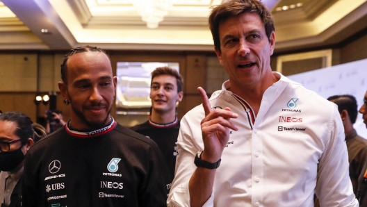 Da sinistra Lewis Hamilton e Toto Wolff. EPA