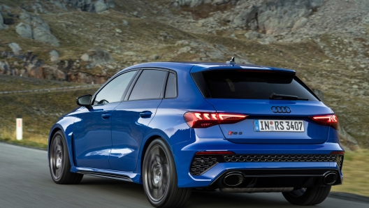 Dynamic photo, Colour: Nogaro Blue, Pearl Effect .