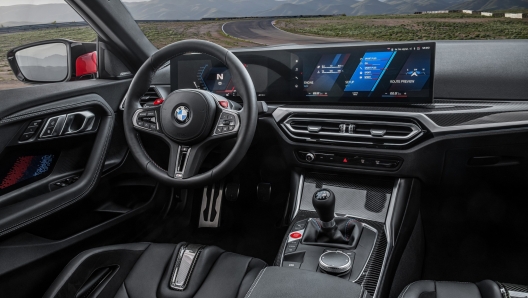 Tanta tecnologia dentro l'abitacolo della Bmw M2 2022