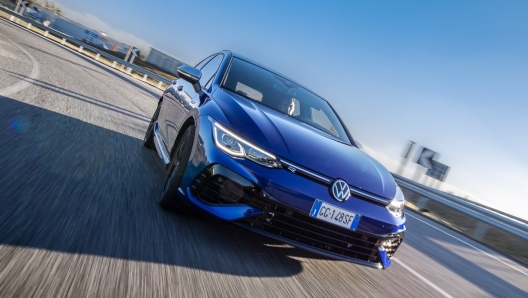 Alla guida della Volkswagen Golf R