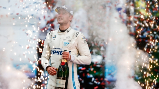 Stoffel Vandoorne campione del Mondo della Stagione 8 su Mercedes