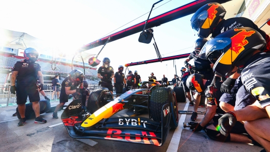 AUSTIN, TEXAS - OCTOBER 20: The Red Bull Racing team practice pitstops during previews ahead of the F1 Grand Prix of USA at Circuit of The Americas on October 20, 2022 in Austin, Texas.   Mark Thompson/Getty Images/AFP