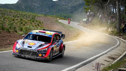 epa10258781 Spanish driver Dani Sordo of Hyunday WRT competes on the second day of the RACC Rally Catalonia-Costa Daurada as part of the 2022 World Rally Championship (WRC), in Torrebesses, Spain, 22 October 2022.  EPA/Enric Fontcuberta