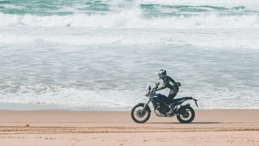 Con la Ténéré 700 World Raid sulla spiaggia di Aglou Plage